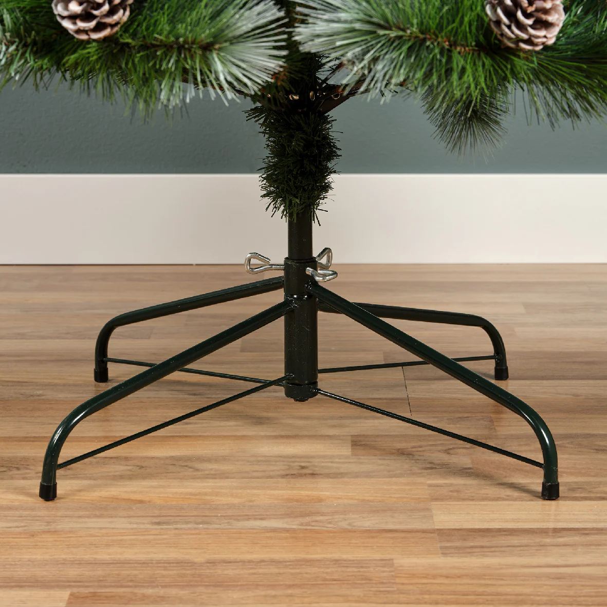 Everlands Frosted Norwich Pine Christmas Tree - Image 7