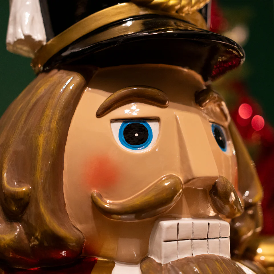 Klaus the Giant 5.5ft Nutcracker with LED Lights - 168cm - Image 6